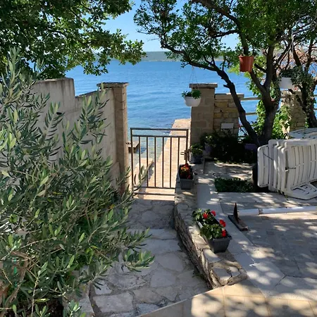 Beachfront Live *