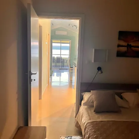 度假居 Beachfront Live