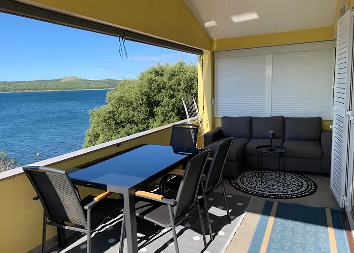 Beachfront Live Semesterbostad