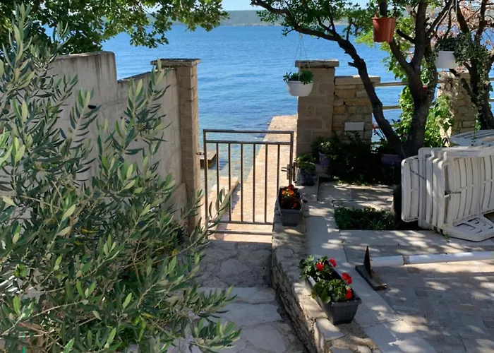 Beachfront Live *