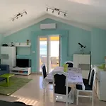 Beachfront Live * 珀塞达耶